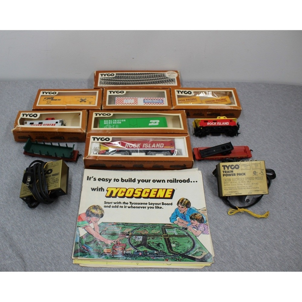 Tyco Model Train Set HO Scale Rock Island Loco Freight Cars Power Pack Track Lot